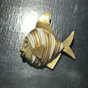 Vintage JJ Fish Brooch AB Rhinestones Fiery Red Eye 2” Brushed Gold Tone Stripes